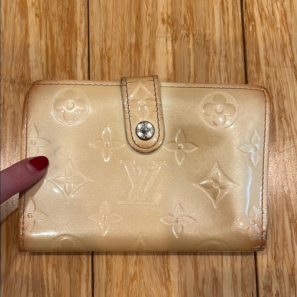 Louis Vuitton Vernis Kisslock Wallet - Picture 2 of 12